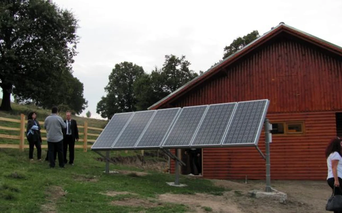 Stână alimentată cu panouri fotovoltaice