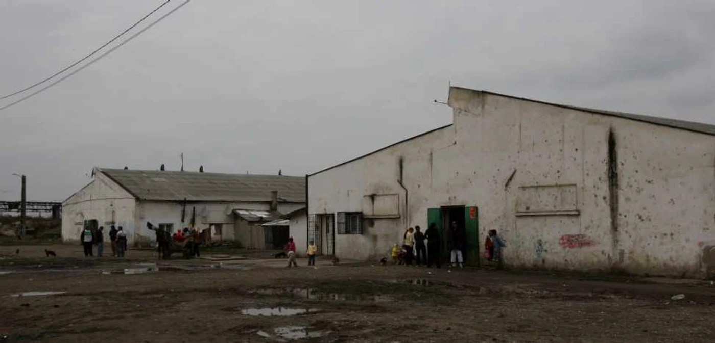 Oamenii dormeau pe paturi de paie şi în gunoi