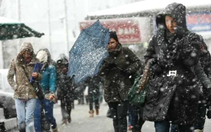 A fost emisă o avertizare de Cod galben de ninsori, ploi şi vânt FOTO Adevărul