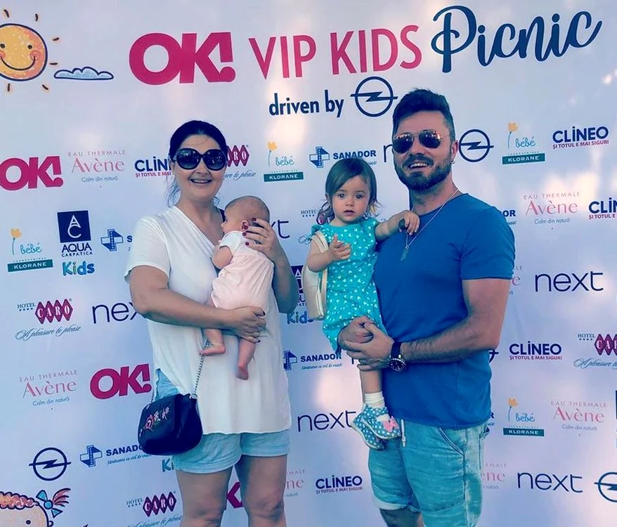 
    Gabriela Cristea şi Tavi Clonda cu fetiţele la Ok! Vip Kids PicnicFoto: arhivă personală  
