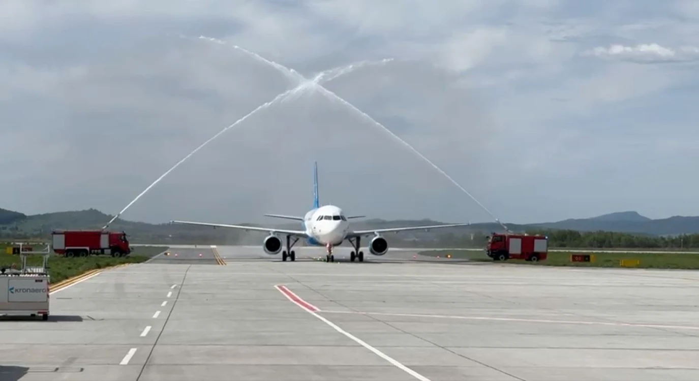 Avionul Companiei Fly Lili a primit botezul Aeroportului Brașov FOTO Aeroportul Internațional Brașov