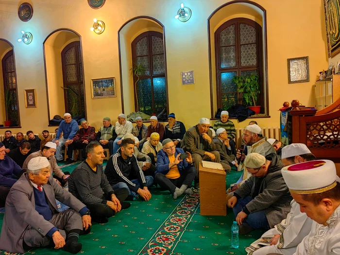 Rugăciune în comunitatea musulmană FOTO: Muftiatul Cultului Musulman