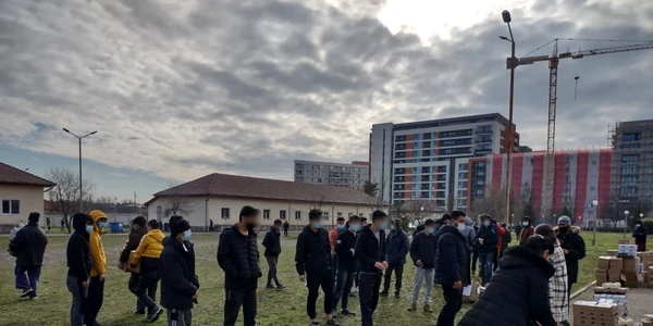 Timişorenii pregătesc mâncare pentru imigranţi FOTO Logos
