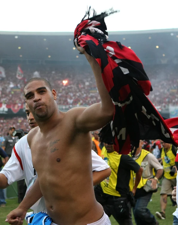 
    Adriano a ajuns la 27 de ani  