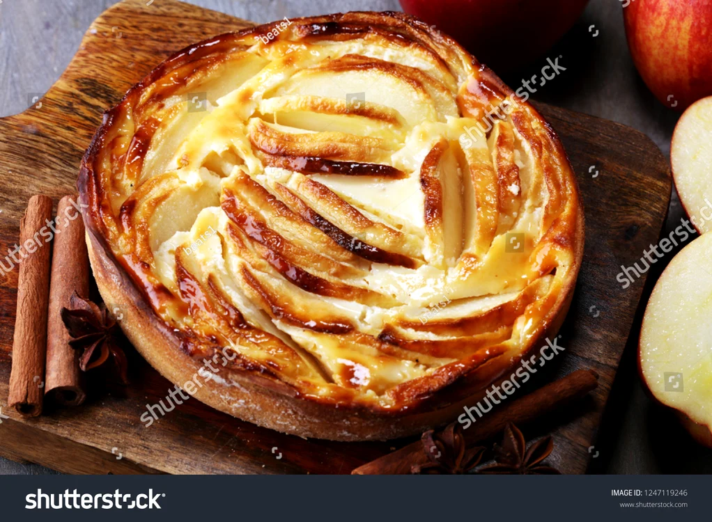 
    Tartă cu cremă de vanilie  