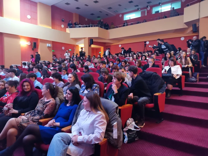 600 de elevi și profesori au fost premiați în Olt FOTO: Alina Mitran
