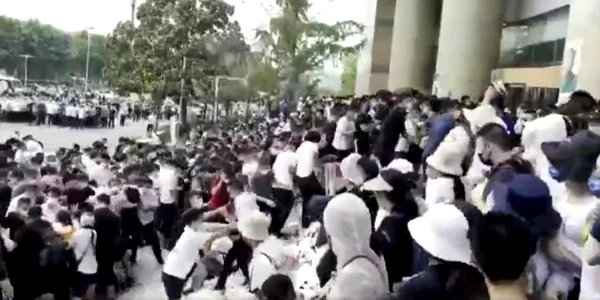 proteste la banca centrală din China / foto twitter
