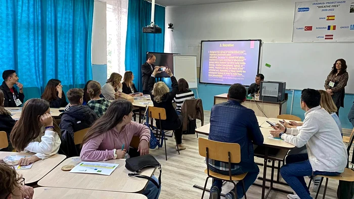 Elevii de la Liceul „C. Filipescu”Caracal participă inclusiv în proiecte Erasmus FOTO: FB liceu 