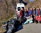 Voluntari străini din proiectul VolGreen implicaţi în acţiuni de ecologizare pe Valea Oltului în Vâlcea Foto Mihai Rogojinaru