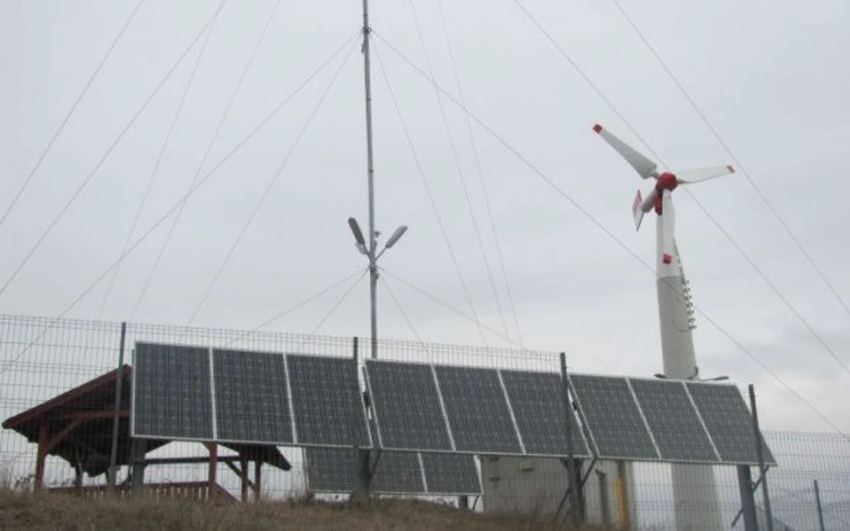 Sătenii au panouri fotovoltaice și eoliene