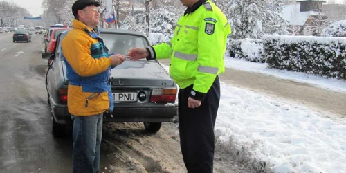Poliţiştii i-au tras pe dreapta pe şoferii cetaţi cu legea Foto: M.S.