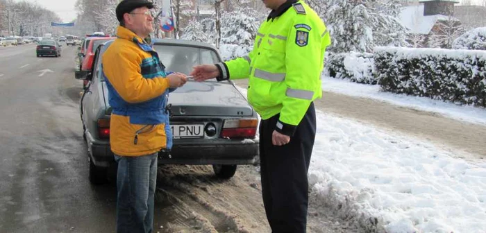 Poliţiştii i-au tras pe dreapta pe şoferii cetaţi cu legea Foto: M.S.