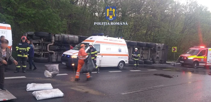 TIR răsturnat pe DN7 Dealul Negru în Vâlcea cu trei victime Foto IPJ Vâlcea