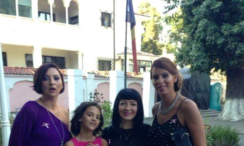 Neti Sandu, alături de prietenele ei jpeg