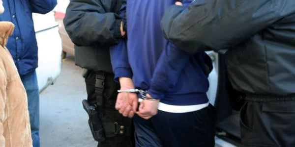 Bărbatul de 46 de ani a fost arestat pentru şantaj 