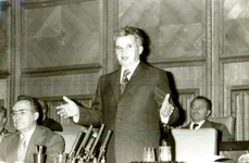 Întâlnirea lui Nicolae Ceauşescu, secretar general al PCR, preşedintele RSR, Comandantul Suprem al Forţelor Armate cu reprezentanţi ai Armatei şi ai Ministerului de Interne (©  „Fototeca online a comunismului românesc”, cota: 358/1978)