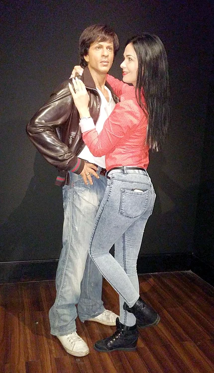 
    Deea Maxer s-a pozat la Paris cu statuia de ceară a lui Salman KhanFoto: Arhiva personală  