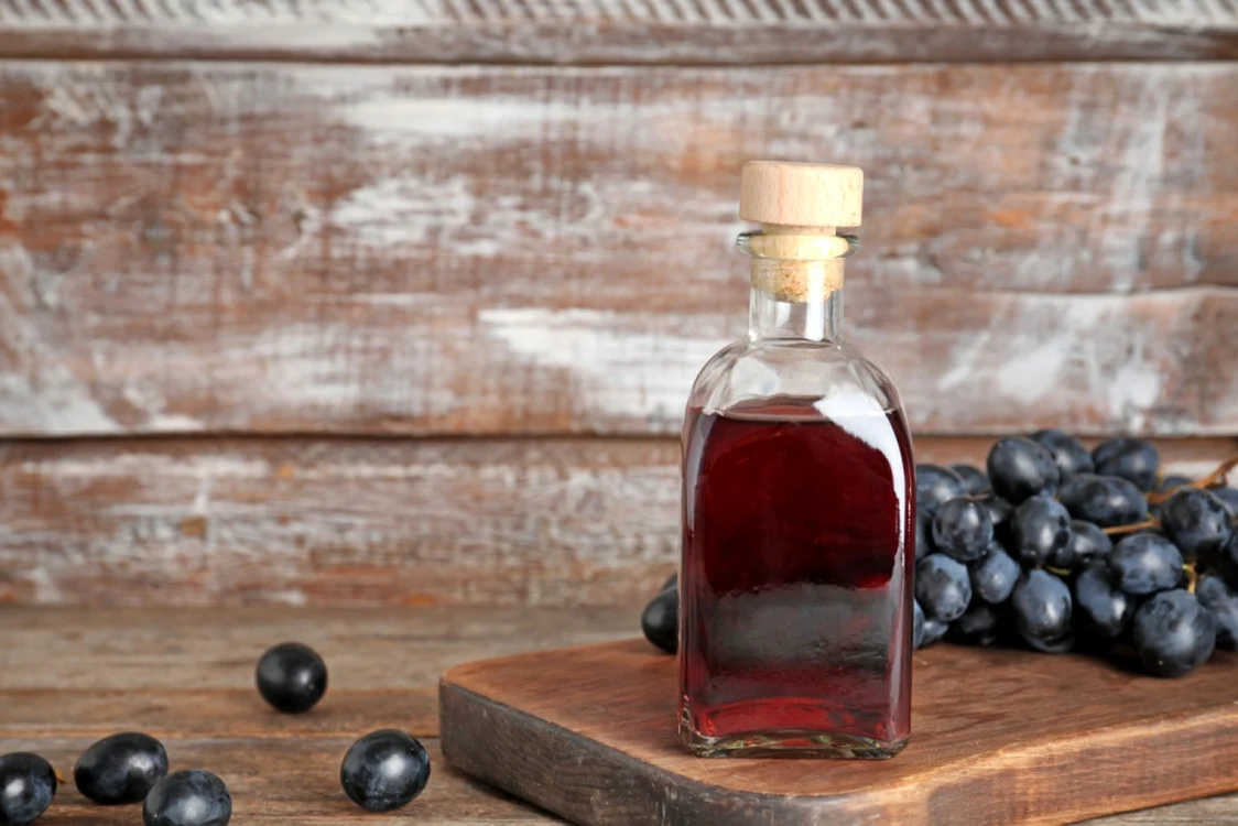 Coaja strugurilor roșii și cu vinul roșu, surse de resveratrol FOTO Shutterstock