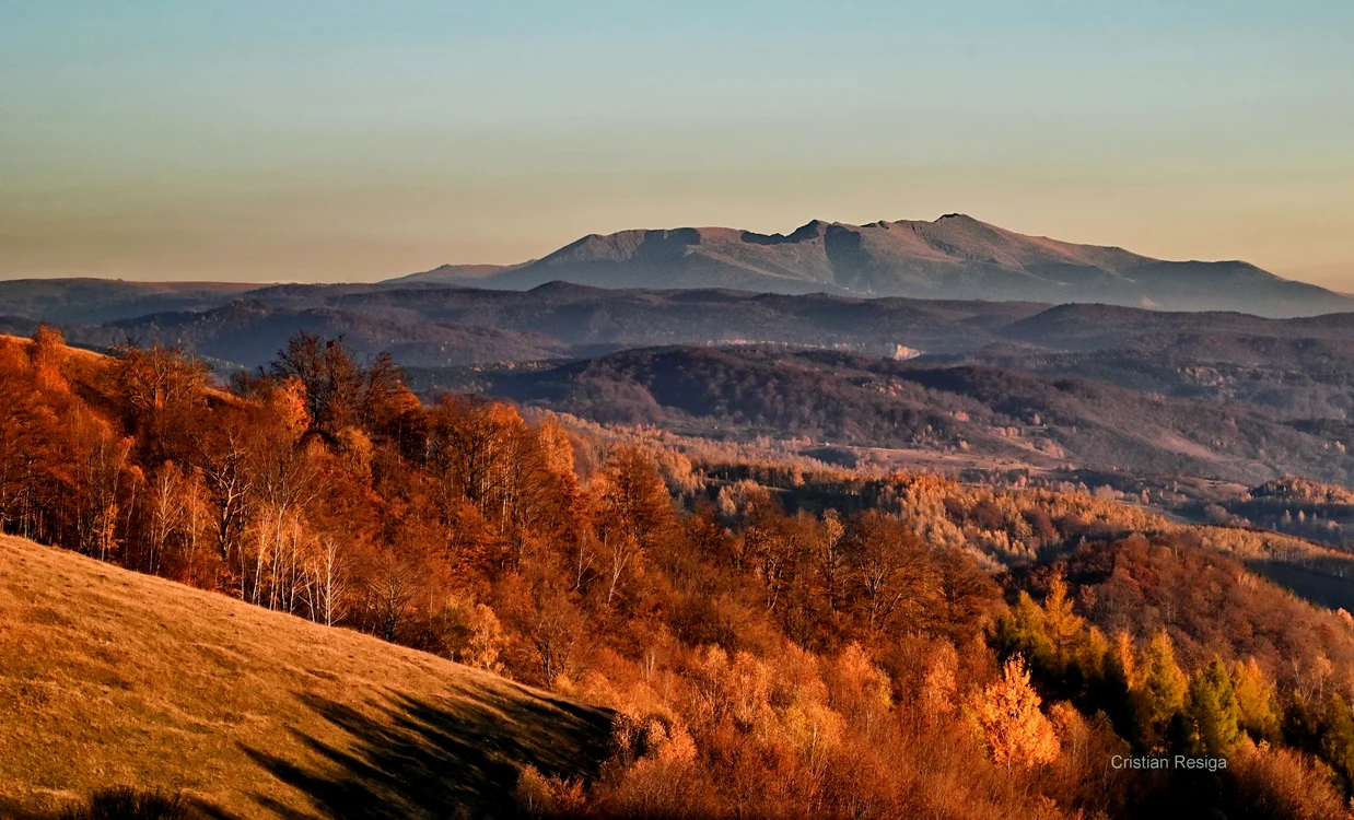 Parângul, văzut de la Urșici. Foto: Cristian Resiga