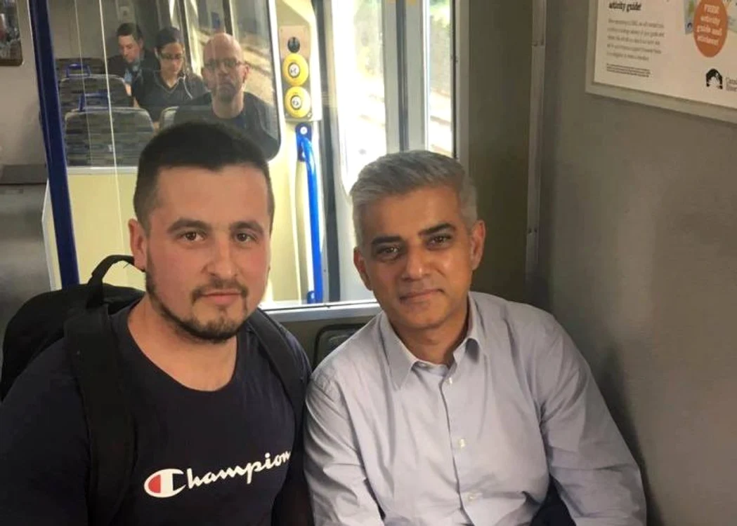 
    Mihai Danţiş n-a scăpat prilejul de a se fotografia cu edilul metropoleiFoto: Facebook  
