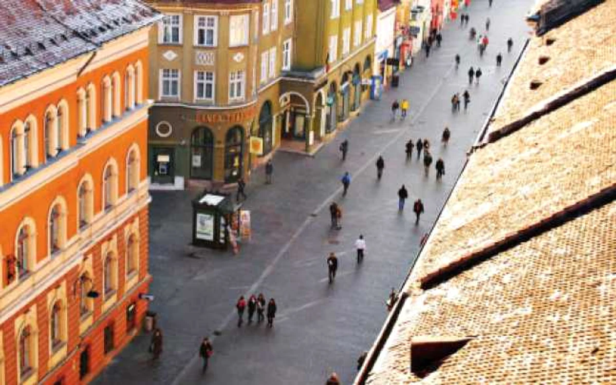 În Braşov, toate tipurile de apartamente vechi, cu excepţia celor cu patru camere, s-au scumpit în luna februarie