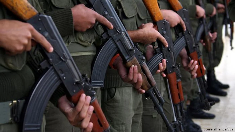 Armata Moldovei renunță la Kalașnikov-urile sovietice pentru armamentul occidental