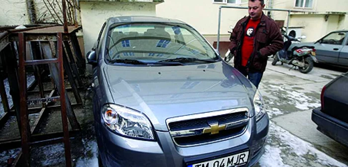 Chevroletul ar trebui folosit, dar rugineşte în curtea Palatului de Justiţie