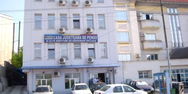 Reprezentanţii Casei de Pensii Mehedinţi vor face simultan două acţiuni, pe cea de prelucrate a datelor, respectiv de scanare Foto: Arhiva