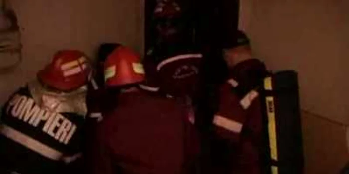 În apartamentul victimei fumul era foarte dens