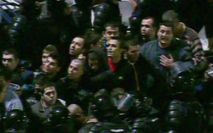 Meciul Rapid Steaua a fost oprit din cauza incidentelor din tribune Foto: capură Pro TV