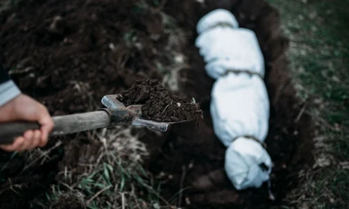 cadavru ingropat inmomantare crima ascundere cadavru foto shutterstock