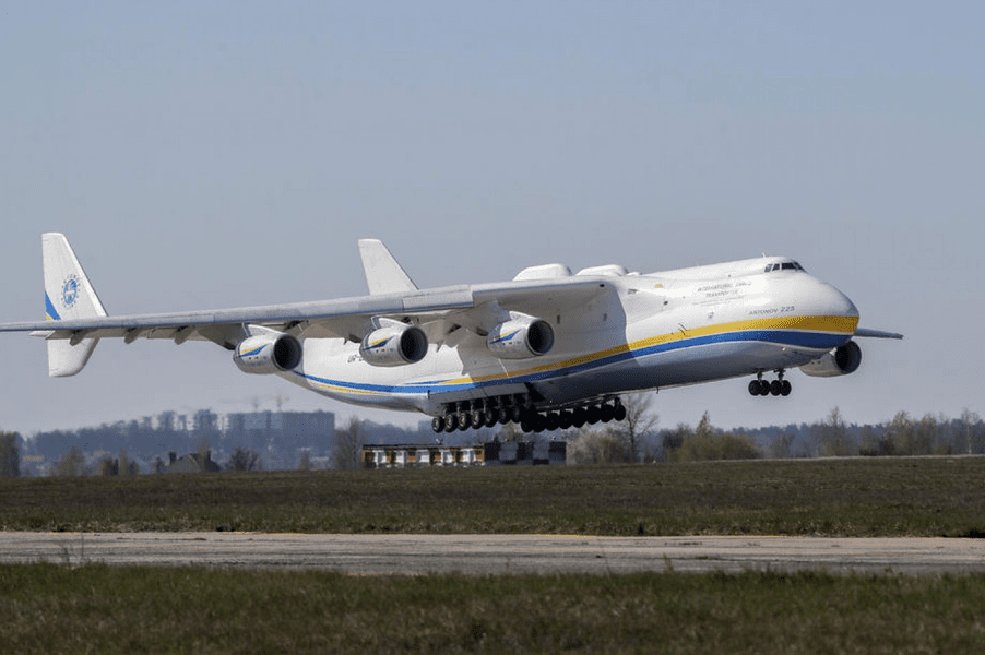 Cel mai mare avion din lume, reconstruit de ucraineni într-o locație secretă. Fusese distrus de ruși