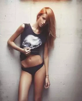 Gabriela Prisăcariu, la începutul carierei de model foto: Facebook