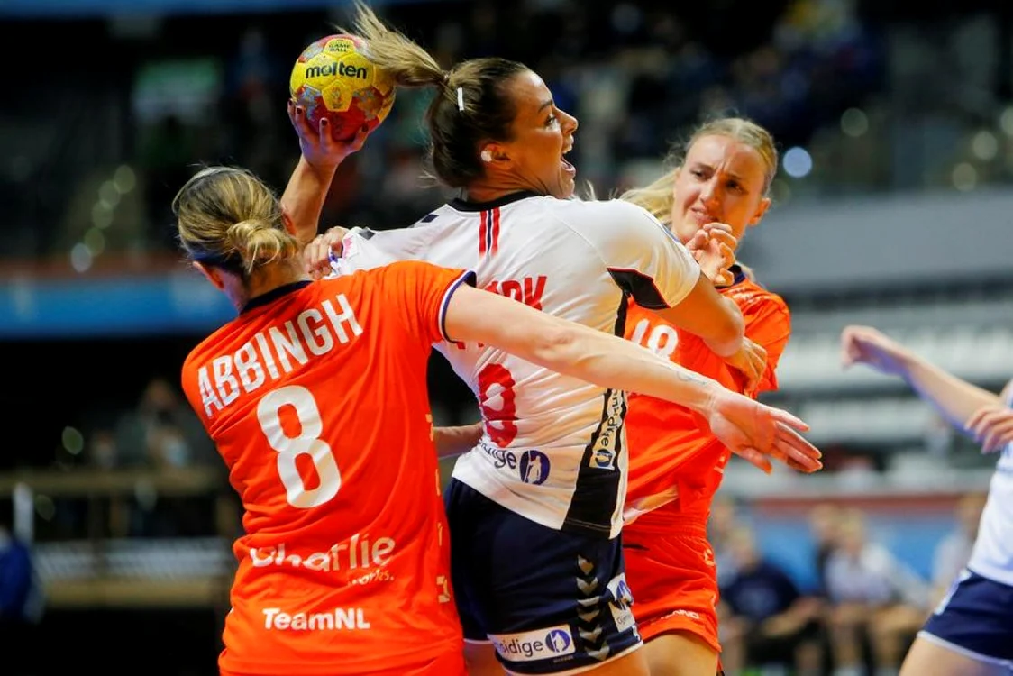 Nora Mork (centru), prestaţie stelară pentru Norvegia FOTO EPA-EFE