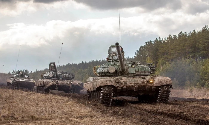 Tancuri T-72B de producție sovietică (© Ministerul Apărării al Federației Ruse)
