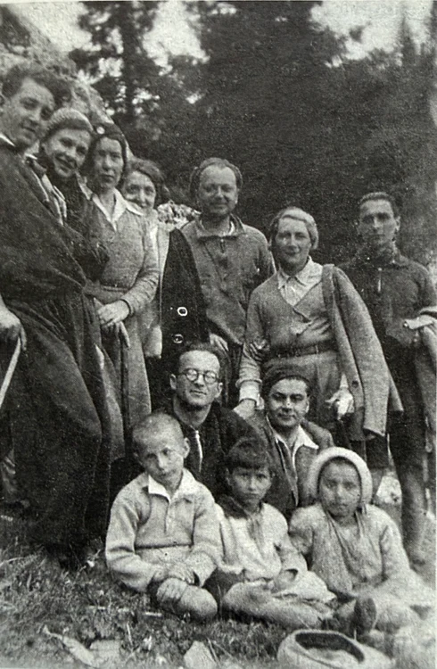 O parte din grupul de prieteni criterioniști. FOTO: Arhiva personală