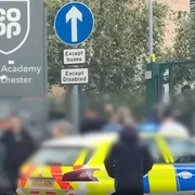 atac la o scoala din UK captura youtube Manchester Evening News png