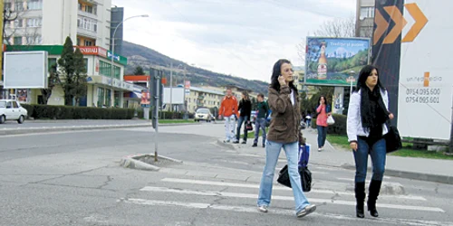 Gropa din centrul Devei prezentată în „Adevărul de Seară“ a fost acoperită cu asfalt