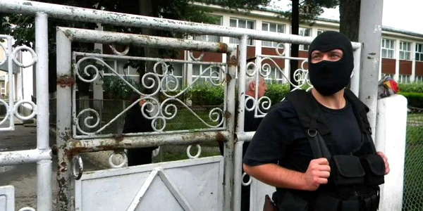 40 de profesori universitari reţinuţi de poliţişti într-o acţiune de amploare 