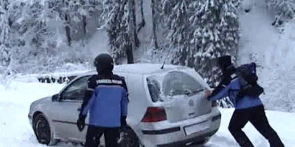 Drumul între Coada Lacului și Stâna de Vale este închis