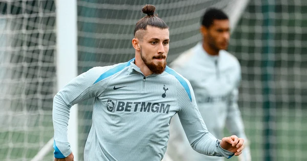Radu Drăgușin, tot rezervă la Tottenham. Foto Facebook