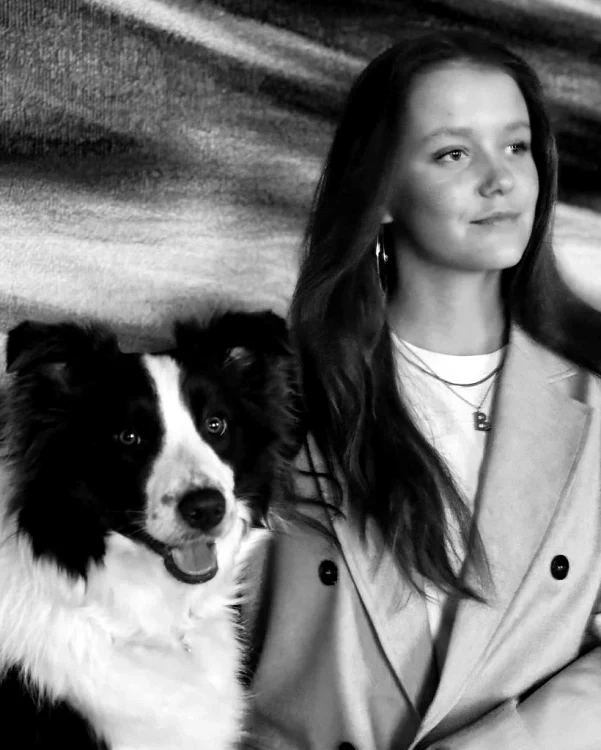 Prințesa Isabella la 17 ani și câinele jpg