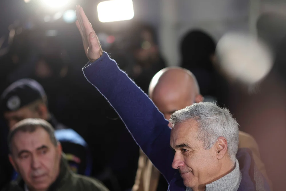 Călin Georgescu, surprins din nou făcând salutul legionar la o biserică din Buftea