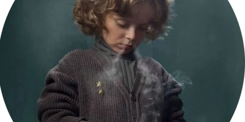 Această fotografie NU este un exemplu de urmat, ci este doar un semnal de alarmă pentru adolescenţii care fumează de la vârste foarte mici