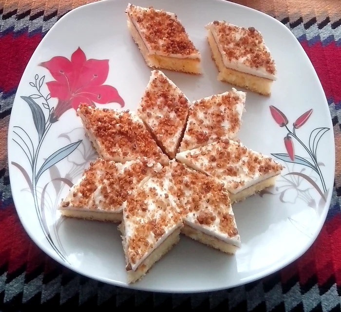 
    Prăjitură fină cu cremă de griş  