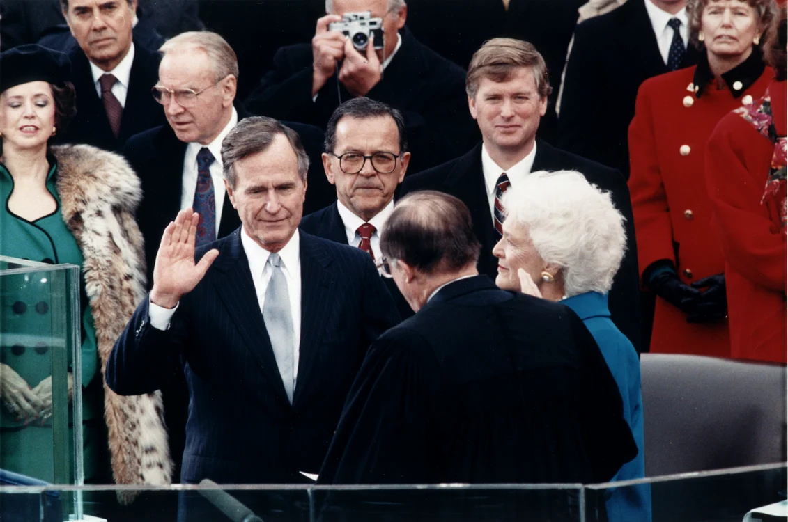 Preşedintele George H. W. Bush. 1 decembrie 1988