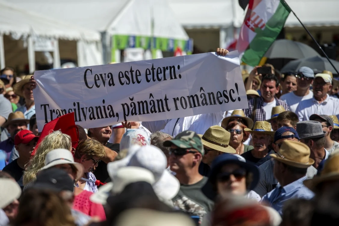 Participanţii la discurs au fost scoşi din sărite de mesajul arborat. FOTO: Inquam Photos