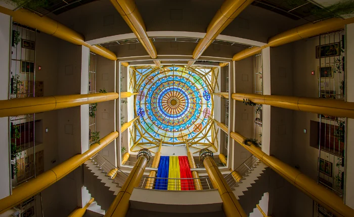 Cupola vitraliu unicat din Vâlcea remarcată de Academia Recordurilor Mondiale Foto Cătălin Mărgărit