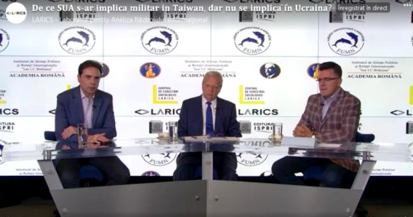 Foto: moderator Claudiu Lucaci, ambasador Viorel Istricioaia Budura şi profesorul Dan Dungaci