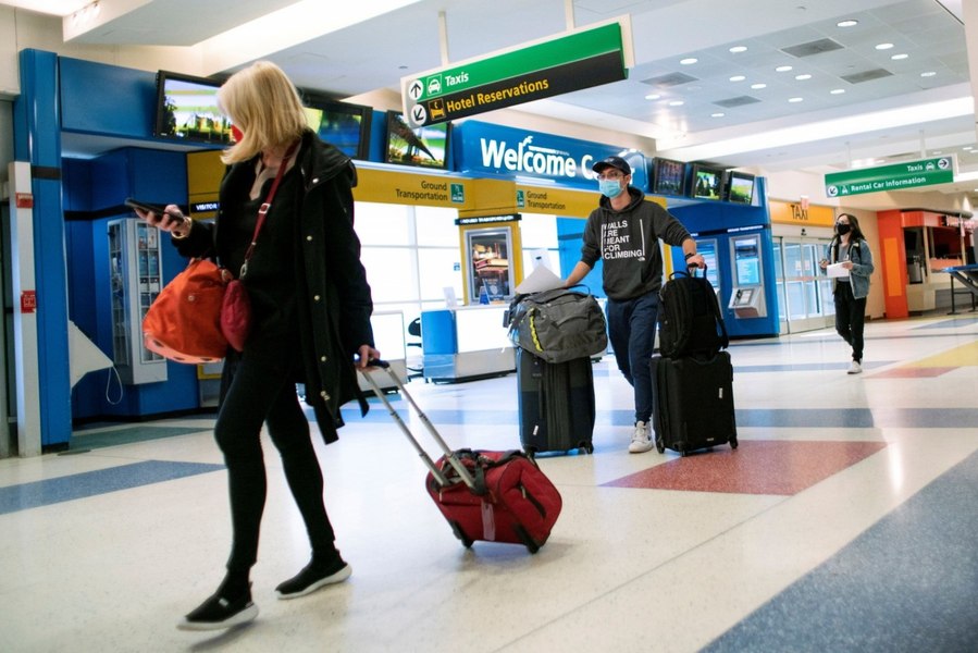 O americancă și-a înecat cățelul în baia unui aeroport, după ce i s-a interzis să îl ia în cabină